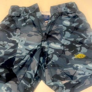 Aftco shorts size 28. Green camo.